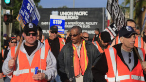 la-fi-port-truck-strike-20150427-001