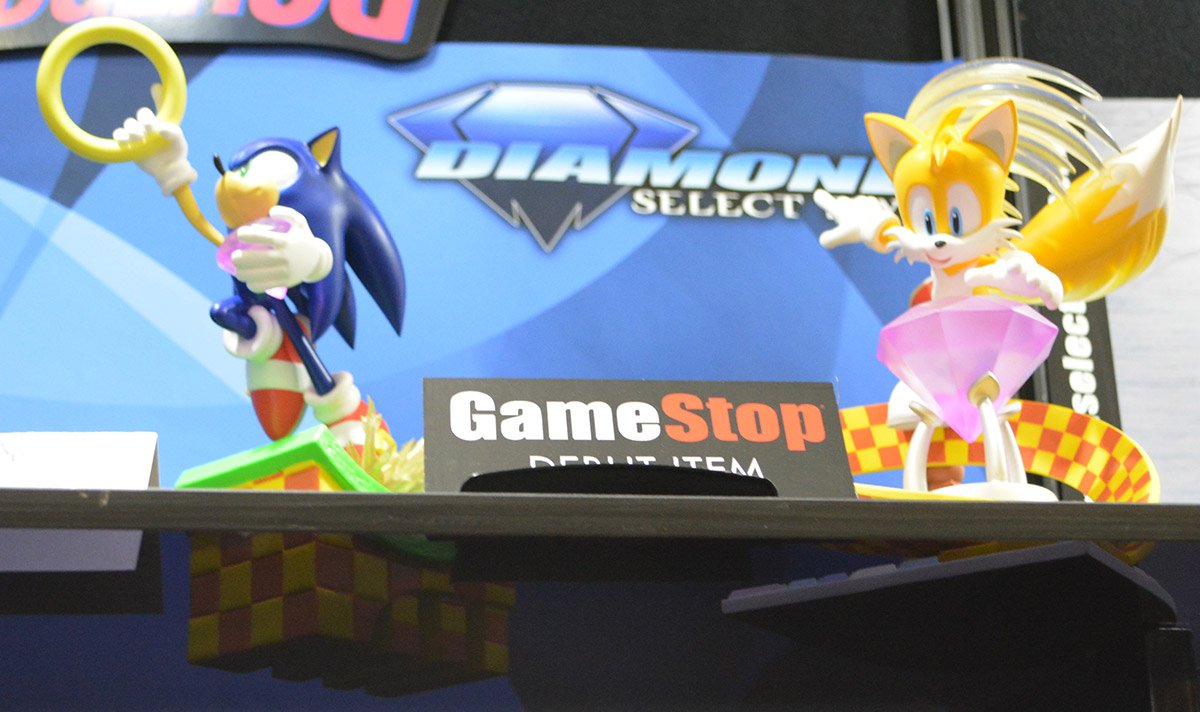 sonic the hedgehog statue gamestop