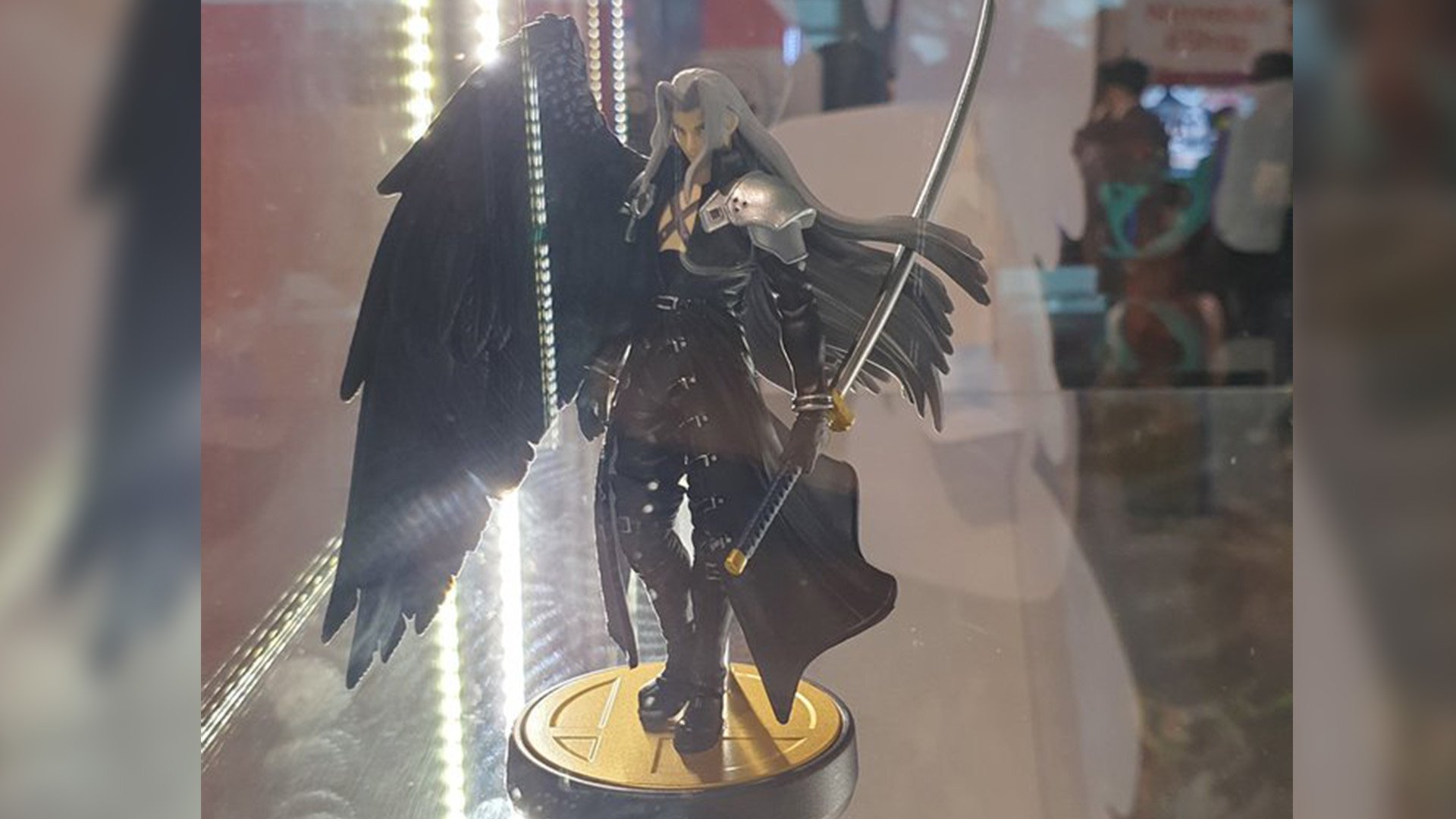 Here’s your first look at the awesome Sephiroth amiibo